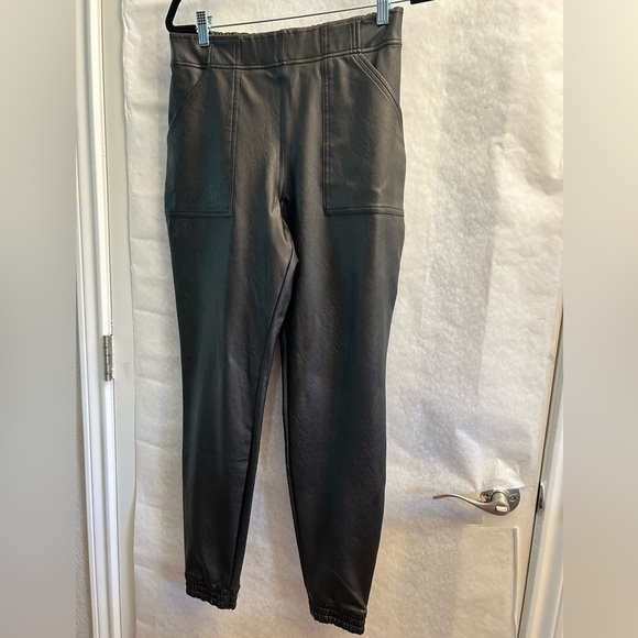 SPANX women’s black faux leather jogger pull on pants with front pockets Sz-L. - Picture 5 of 13